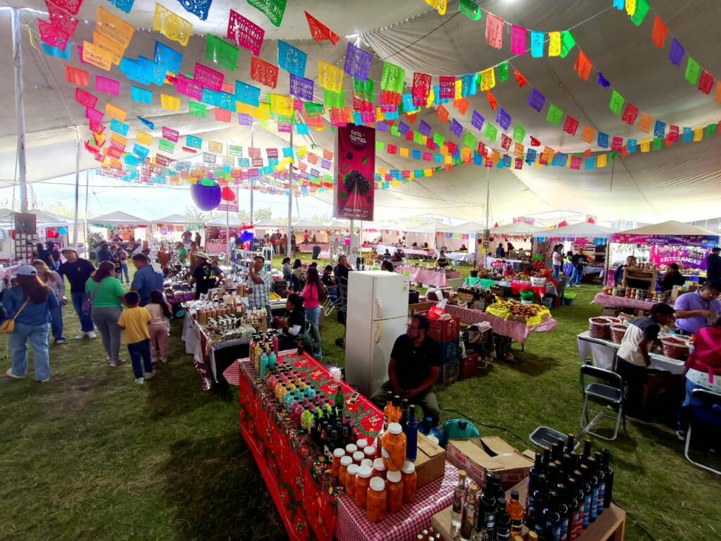 SABOR, GASTRONOMÍA Y AMBIENTE FAMILIAR EN EL SEGUNDO DÍA DE LA FERIA DE LAS BERRIES EN HUEJOTZINGO