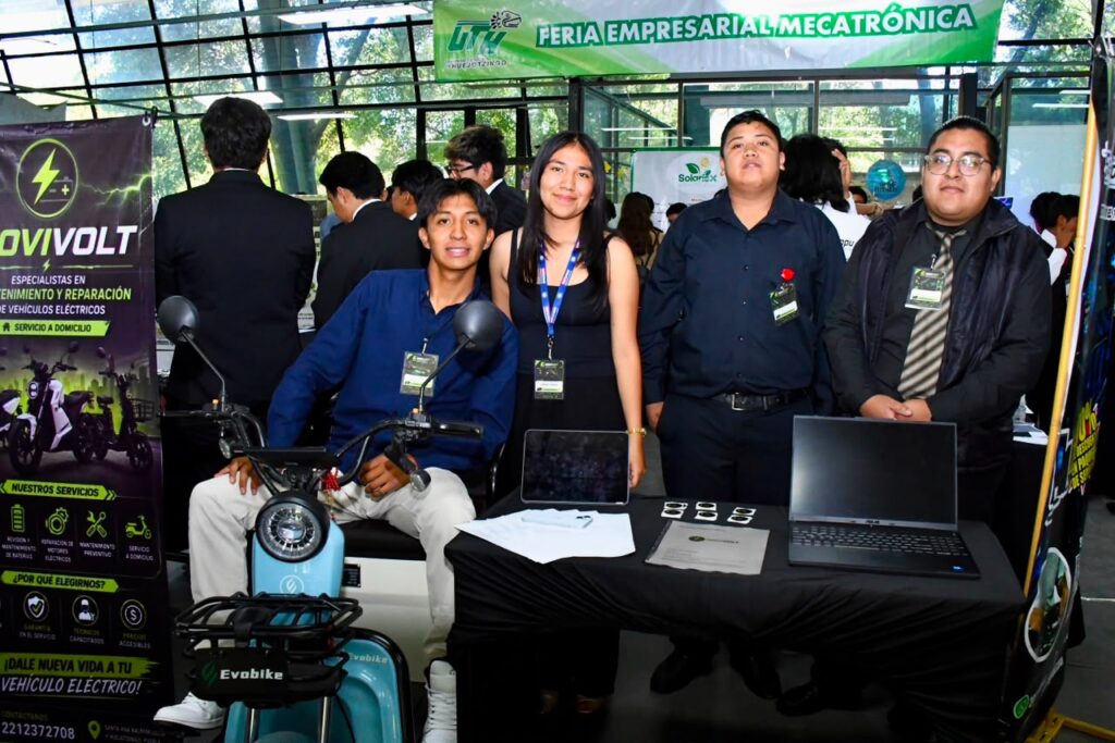 Impulsa UTH el emprendimiento entre las y los universitarios mediante feria empresarial de mecatrónica