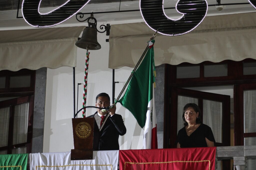 Encabeza Armando Aguirre Grito de Independencia y desfile por el 216 Aniversario de la Independencia de México