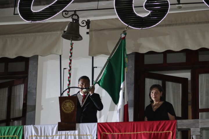 Encabeza Armando Aguirre Grito de Independencia y desfile por el 216 Aniversario de la Independencia de México