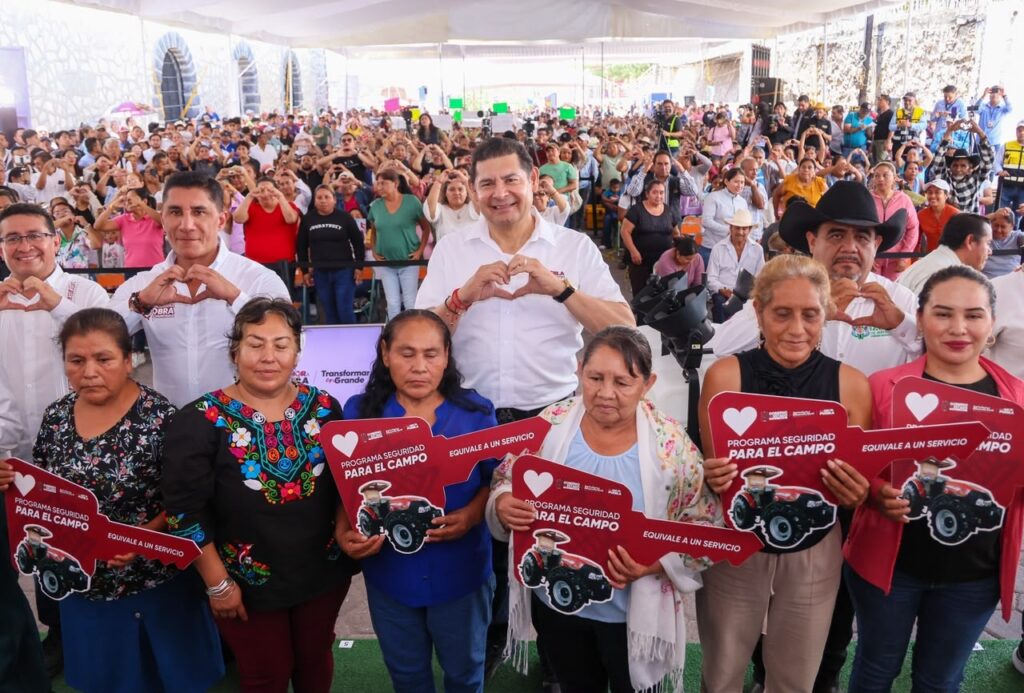 GOBIERNO ESTATAL TRANSFORMA MUNICIPIOS DE LA MIXTECA POBLANA CON OBRA COMUNITARIA