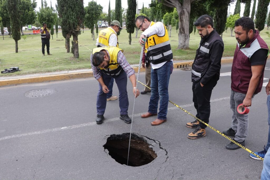 Gobierno estatal coadyuva en reparación de drenaje pluvial colapsado en Cúmulo de Virgo