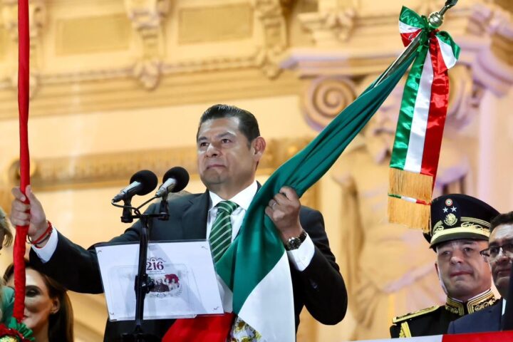 GOBERNADOR ARMENTA MIER HONRA A HEROÍNAS Y MADRES BUSCADORAS EN EL GRITO DE INDEPENDENCIA