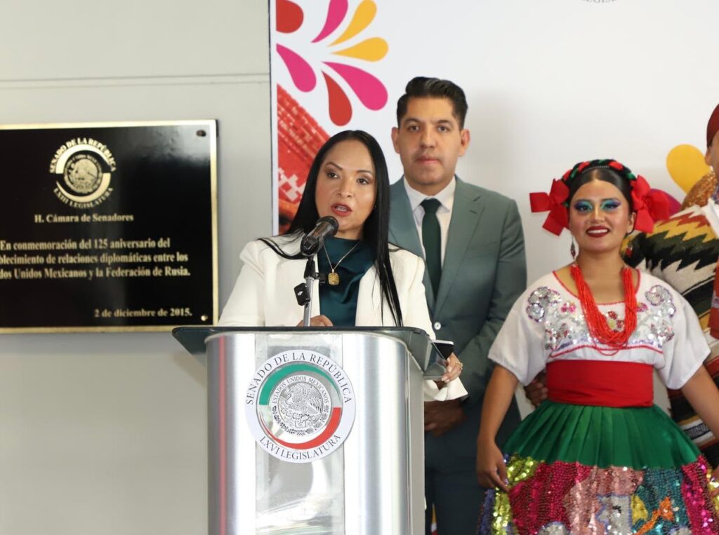 Liz Sánchez presenta en el Senado la Feria de los Moles 2026 y refrenda su respaldo a la comunidad migrante