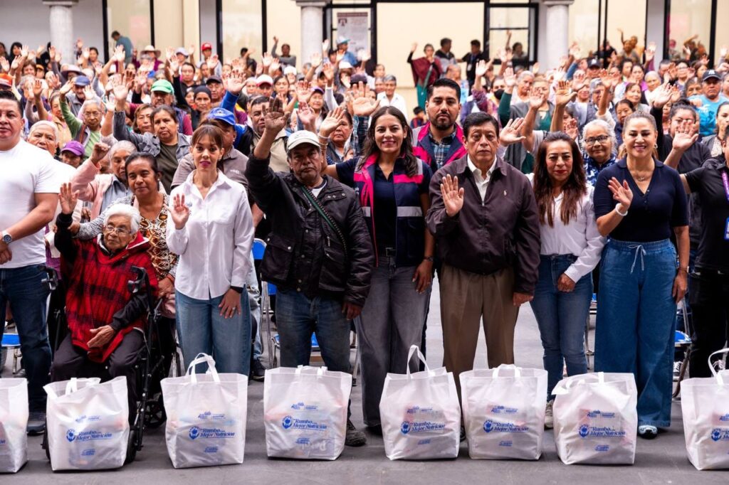 Acerca Lupita Cuautle apoyos alimentarios a más de 3 mil familias de San Andrés Cholula