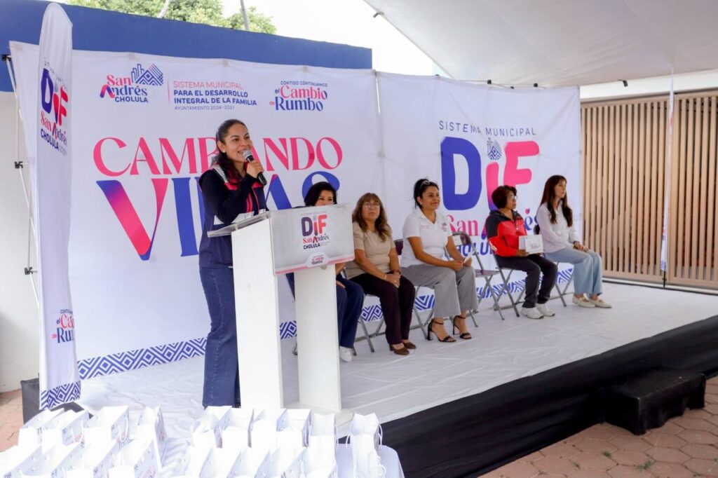Contribuye Lupita Cuautle en mejorar la movilidad de personas con entrega de plantillas ortopédicas