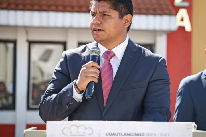 Omar Muñoz, encabezó la ceremonia conmemorativa por el 205 aniversario de la Consumación de la Independencia de México