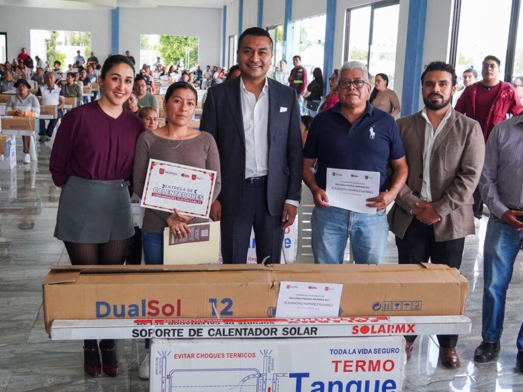 QUE NADIE SE QUEDE SIN CALENTADOR SOLAR: ROBERTO SOLÍS AVANZA CON LA 3ª ENTREGA DE MÁS DE 100 TERMOTANQUES EN HUEJOTZINGO
