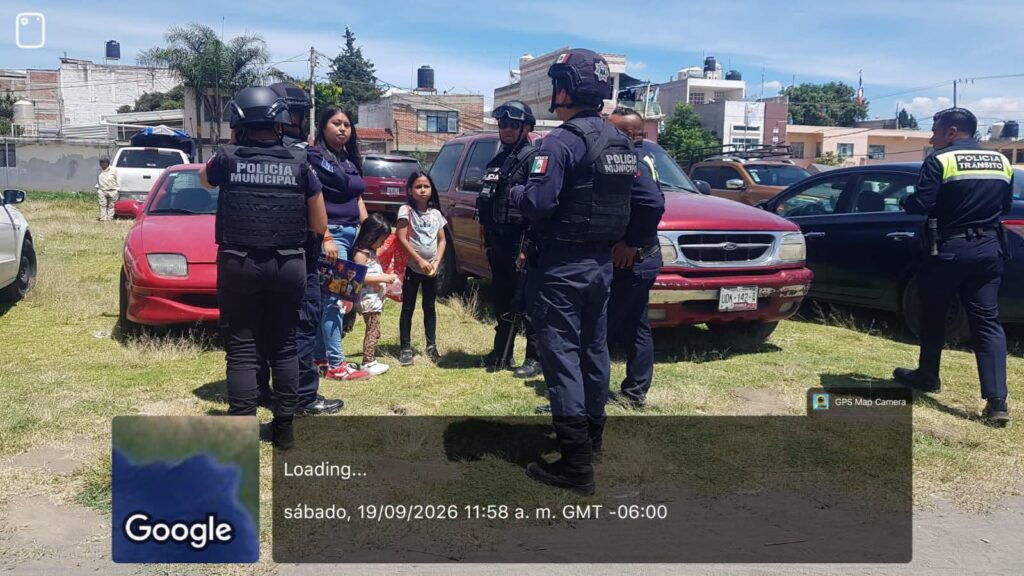 Policía Municipal de Huejotzingo auxilia a menor extraviada y la reúne con su familia