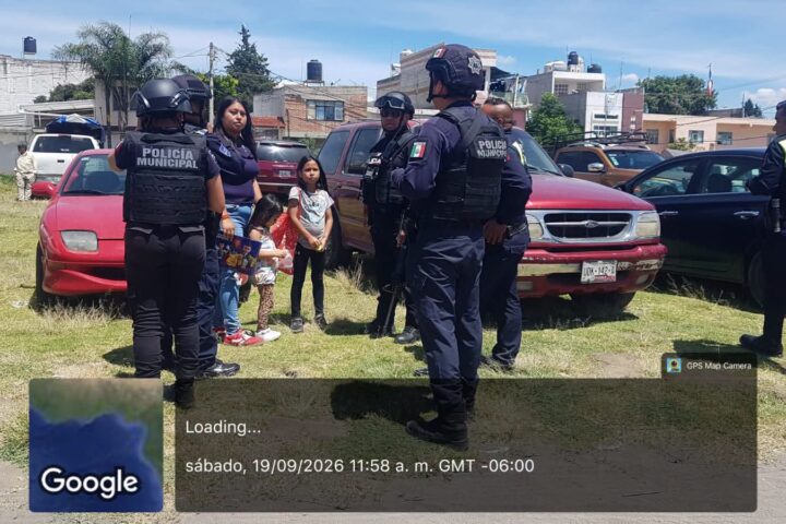 Policía Municipal de Huejotzingo auxilia a menor extraviada y la reúne con su familia