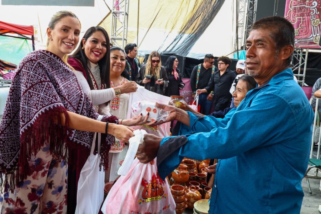 Encabeza Tonantzin Fernández una exitosa edición más del tradicional Trueque de San Pedro Cholula