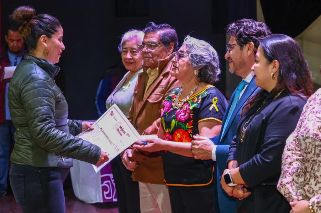 Con Tonantzin Fernández, las mujeres cholultecas reciben apoyo para fortalecer su autonomía y empoderamiento