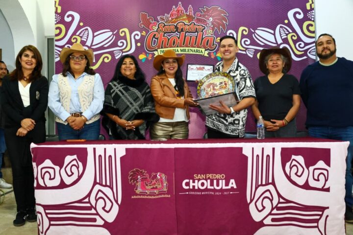 Una noche para recordar: Tonantzin Fernández y El Yaki hacen vibrar la Feria Milenaria de Cholula