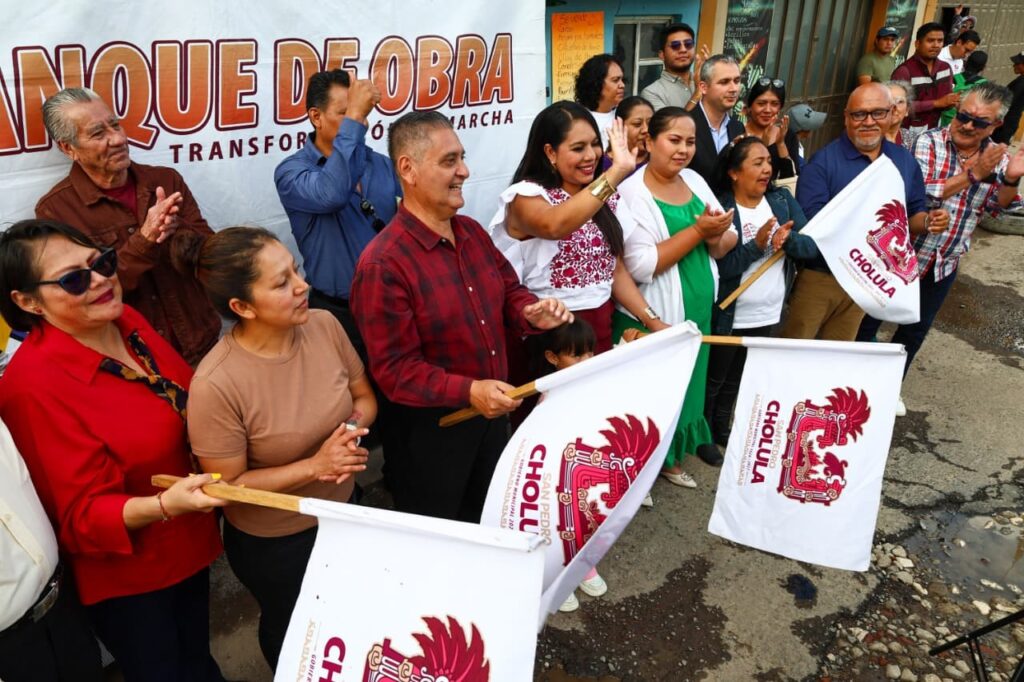Tonantzin Fernández atiende rezago histórico en vialidades de Santiago Momoxpan y San Diego Cuachayotla