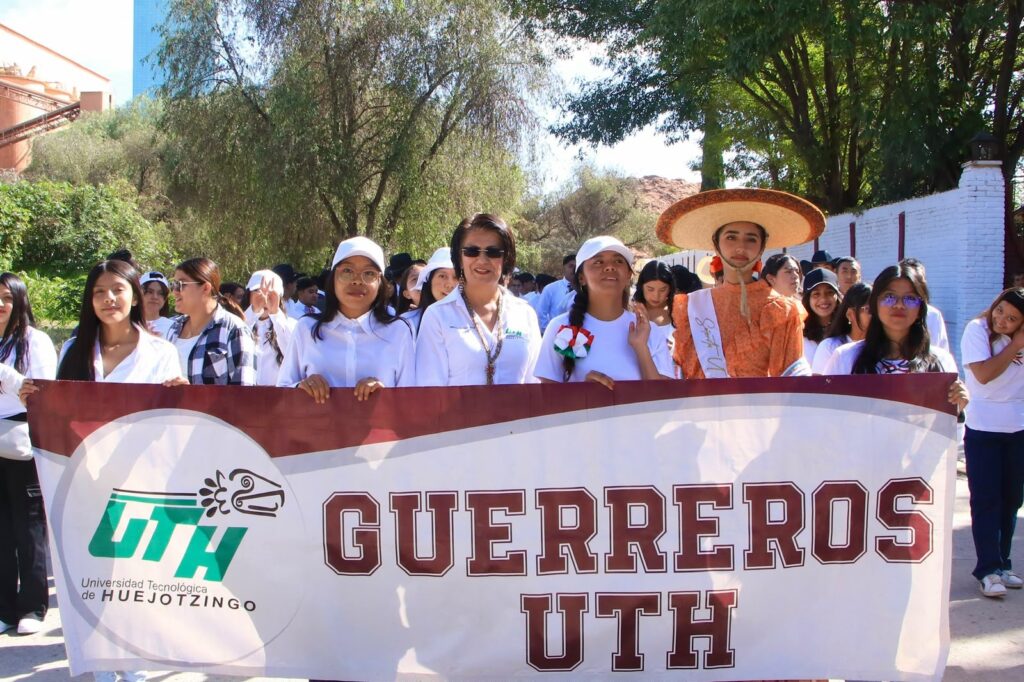 Presente UTH en desfile conmemorativo del 16 de Septiembre