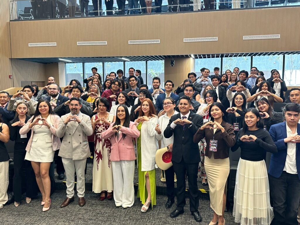 Participan estudiantes de UTH en la Segunda Convención Nacional de Liderazgo