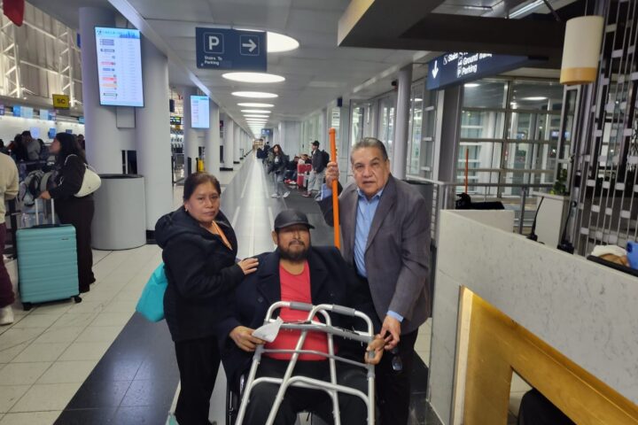 GOBIERNO ESTATAL FORTALECE CONEXIÓN PUEBLA-CHICAGO Y FACILITA TRASLADO HUMANITARIO DE MIGRANTE
