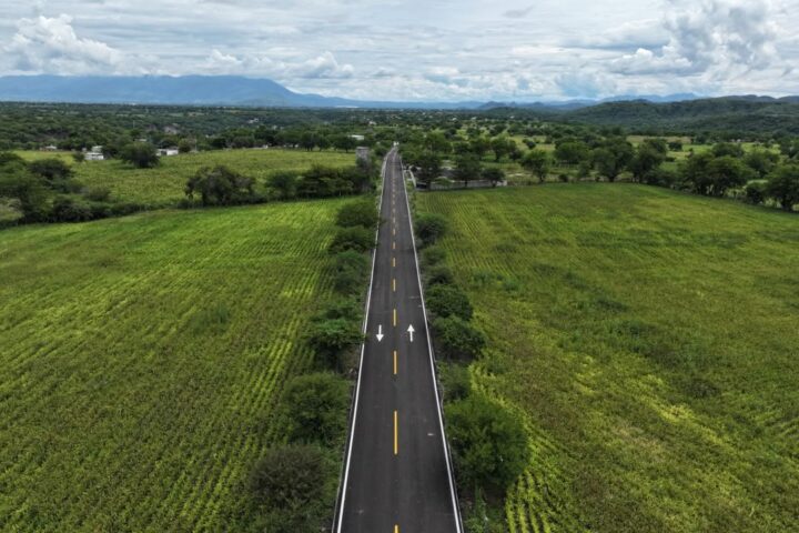 Gobierno estatal abre conexión con Morelos con la pavimentación de la carretera Achichipico – San Miguel