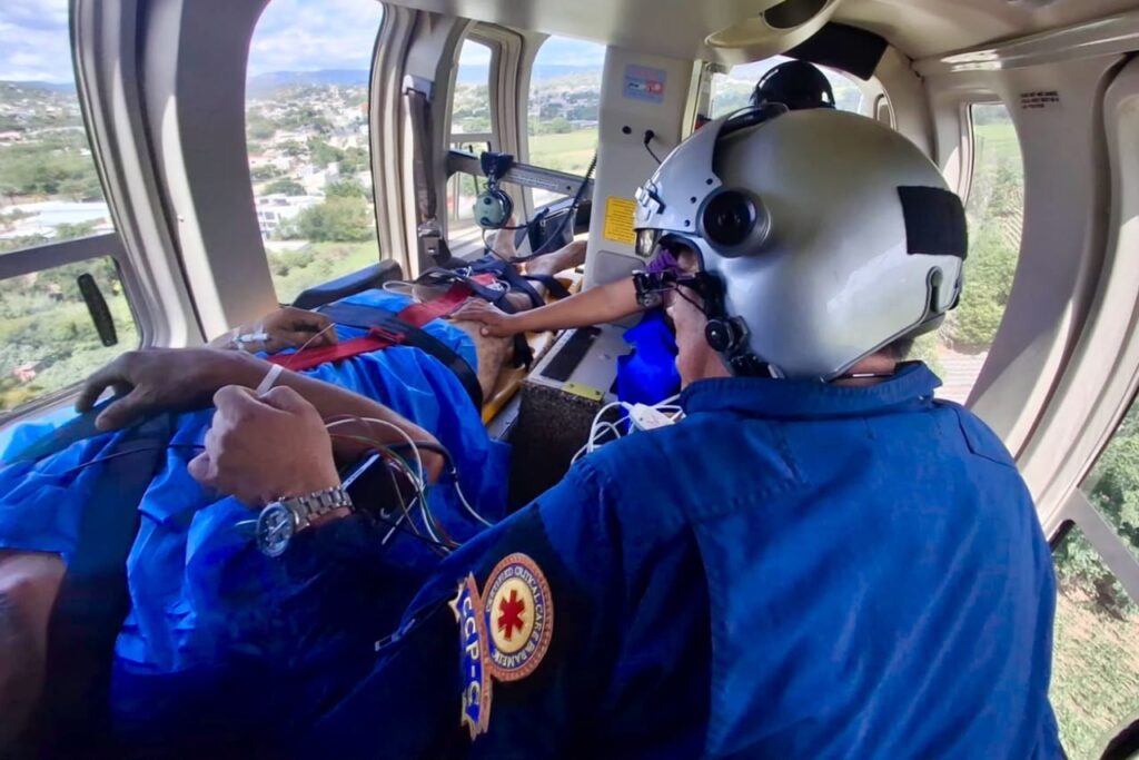 CON TRASLADO MÉDICO AÉREO DE ACATLÁN A TEHUACÁN, GOBIERNO ESTATAL ASEGURA ATENCIÓN OPORTUNA