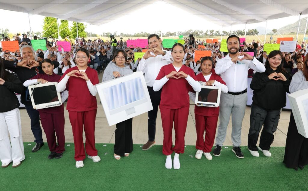 PROMUEVE GOBIERNO ESTATAL EDUCACIÓN, TECNOLOGÍA Y ENERGÍA LIMPIA EN ORIENTAL