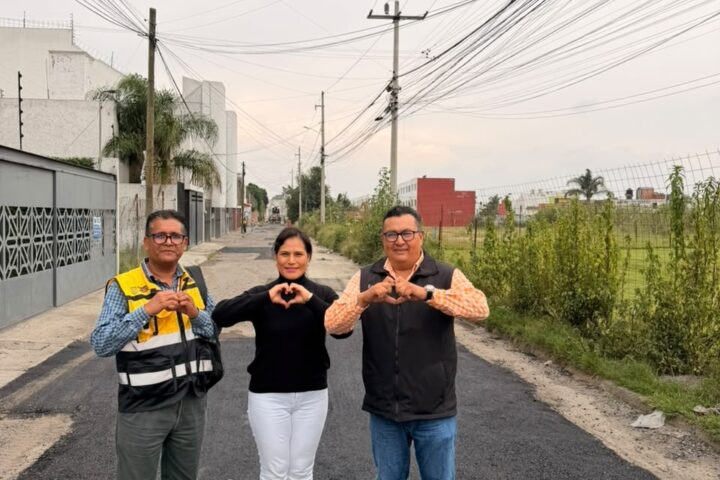 Avanzan trabajos de bacheo en la calle 24 Oriente de San Pedro Cholula