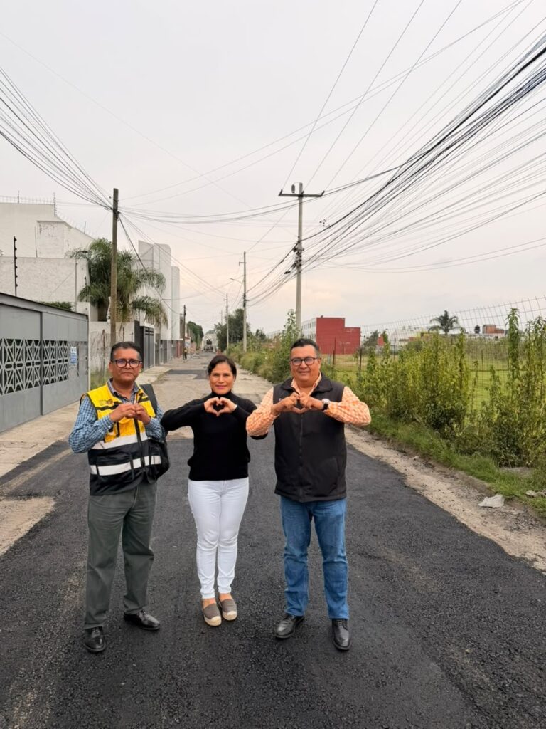 Avanzan trabajos de bacheo en la calle 24 Oriente de San Pedro Cholula