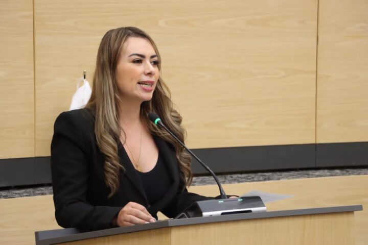 RECUPERAR LA ANTIGUA ESTACIÓN DEL FERROCARRIL PARA LOS CHOLULTECAS, PROPONE MARÍA DE LA BARREDA EN TRIBUNA