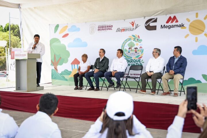 Omar Muñoz firma convenio para rehabilitar Unidad Deportiva La Reserva