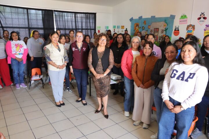 Maestras de los CAIC fortalecen sus herramientas educativas