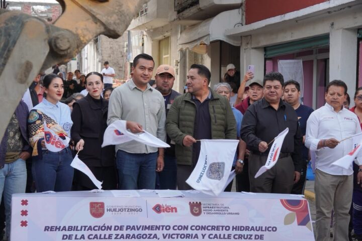 ROBERTO SOLÍS RESPONDE A DEMANDAS HISTÓRICAS: INICIA PAVIMENTACIÓN DE TRES ARTERIAS PRINCIPALES EN XALMIMILULCO