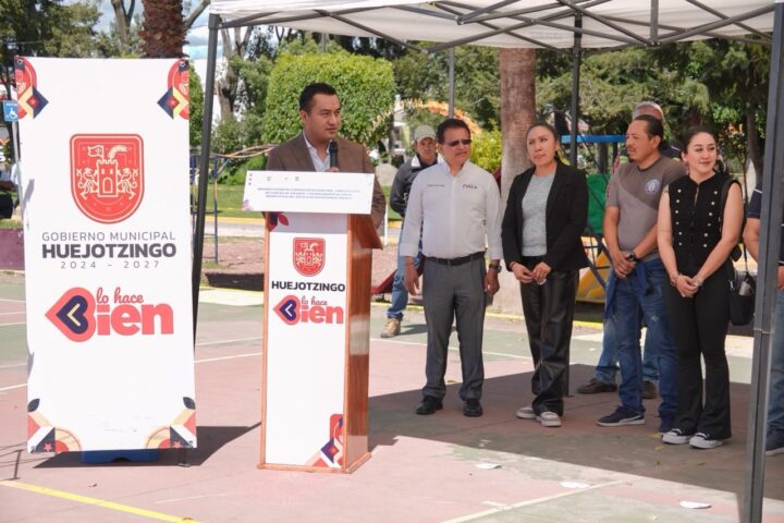 ROBERTO SOLÍS VA POR EL RESCATE DE ESPACIOS DEPORTIVOS EN HUEJOTZINGO: INICIA LA REHABILITACIÓN DE CANCHAS Y ÁREAS RECREATIVAS DEL ZÓCALO