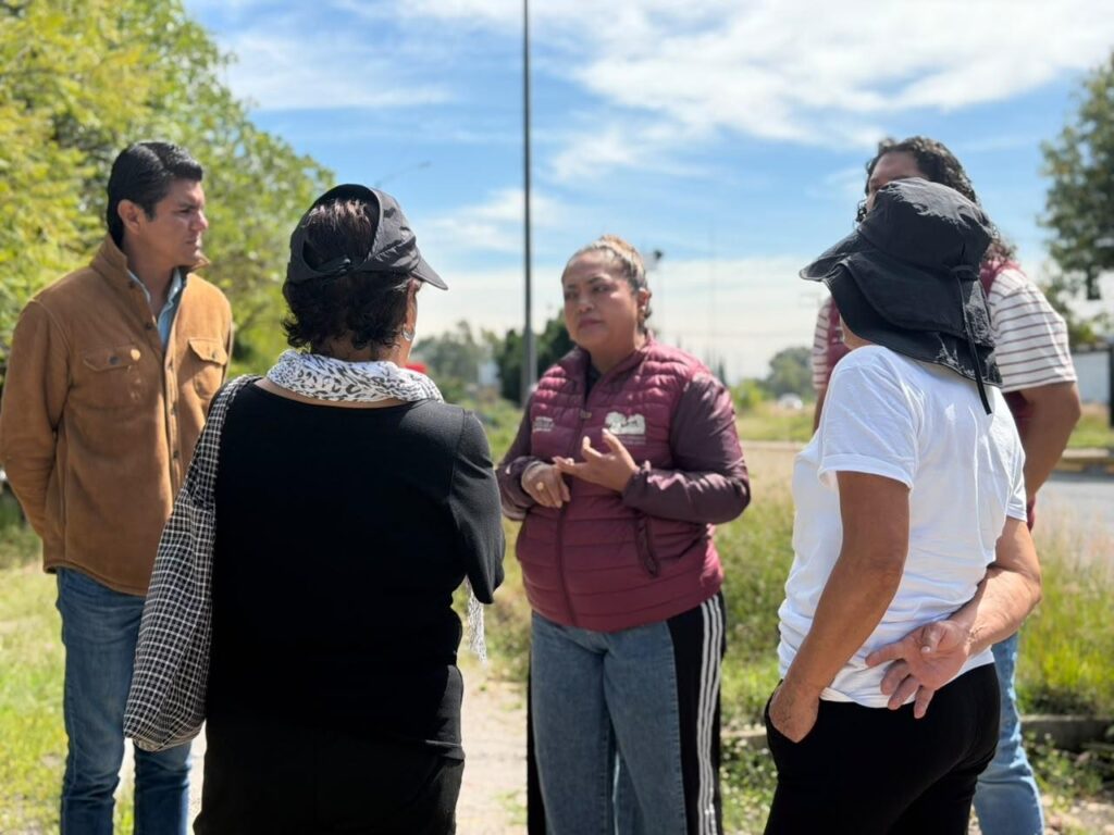 REALIZA GOBIERNO DE SAN PEDRO CHOLULA FAENA DE LIMPIEZA PARA RECUPERAR EL CRUCE PEATONAL DE FORJADORES