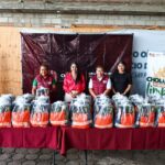 Tonantzin Fernández entrega 75 uniformes al personal de limpia de San Pedro Cholula