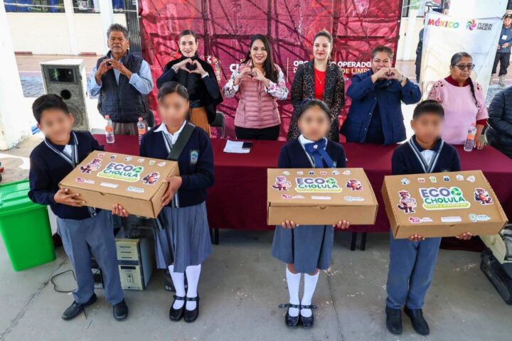 GOBIERNO DE SAN PEDRO CHOLULA IMPULSA LA EDUCACIÓN Y EL CUIDADO DEL MEDIO AMBIENTE CON LA ENTREGA DE EQUIPOS DE CÓMPUTO