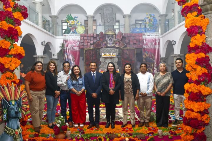 Inauguran ofrenda monumental de día de muertos en San Pedro Cholula