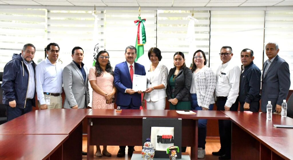 UTH entrega dos nombramientos en Junta de Gobierno Extraordinaria