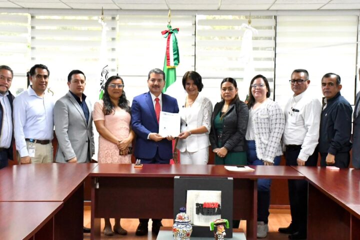 UTH entrega dos nombramientos en Junta de Gobierno Extraordinaria