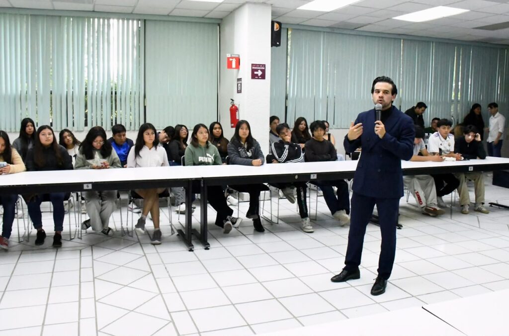 CONECTANDO CON LOS LÍDERES DEL FUTURO: LA UTH RECIBE A REPRESENTANTES DE LA EMBAJADA DE EE. UU. Y AMERICAN SPACES